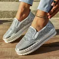 Elegantes mocasines plateados con purpurina y pedrería y suela de plataforma gruesa - Plateado