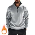 Herren-Fleece-Sweatshirt mit halbem Reißverschluss in Hellgrau und klassischem Stehkragen. - Hellgrau