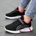 Chaussures de sport en maille noire pour filles avec un design de rayures arc-en-ciel - 28 / Noir Rose Rouge Maille