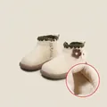 Warme beige Kleinkinderstiefel für Mädchen mit weichem Fleecefutter und Blumenakzenten - Größe 17 / Innen 13.0cm / Fleece Gefüttert / Beige