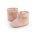 Detailansicht der rosa gesteppten Babystiefel mit goldener Schleife und Fleece-Futter. - 11cm / Rosa