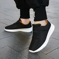 Zapatillas infantiles de malla negra transpirable con suela blanca blanda y velcro - Blanco Negro Oro