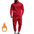 Detalle de chándal de forro polar rojo para hombre con sudadera y pantalón cargo - S / Top Y Pantalón / Rojo