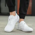 Baskets confortables blanches en maille fly-knit pour hommes et femmes sur pavé extérieur - 36 / Blanc