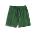 Grüne Herren Sport-Shorts aus Korallenvlies mit bequemer elastischer Taille und Kordelzug-Design - Dunkelgrün