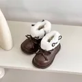 Détail de bottines d'hiver marron pour enfant avec doublure en fausse fourrure blanche. - Pointure 22 (Longueur intérieure 14,5 cm pour pied 13,5-14 cm) / Marron