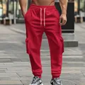 Rote gefütterte Herren Cargo-Jogginghose mit Kordelzug und praktischen Seitentaschen. - Rot