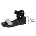 Dettaglio dei sandali con zeppa neri da donna con altezza del tacco di 6,5 cm - Beige di Juta