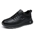Elegantes zapatillas deportivas de cuero negro para hombre con logo de corona - 38 / Estilo de Zapato Individual / Negro