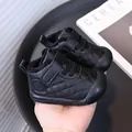 Botas de invierno acolchadas negras para bebé con forro de felpa cálido y suelas antideslizantes - Pack de 5 Pares (Tallas 21-25) / Negro