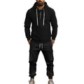 Vue de l'ensemble sweat à capuche noir épais et pantalon de jogging cargo pour hommes - Ensemble Noir