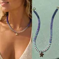 Kleurrijke regenboog kralenketting met gouden ster hanger voor zomerse strandoutfits. - Metalen sterren met kleurverloop (43 cm)