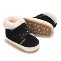Detailansicht schwarzer Baby-Winterstiefel mit weichem Plüschfutter und rutschfester Sohle - Schwarz