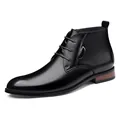 Stivaletti da uomo in pelle nera con rialzo di 6 cm su sfondo bianco professionale - 37 / Stile Chelsea (6683) / Nero