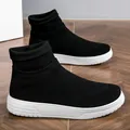 Atmungsaktive schwarze Strick-High-Top-Sneaker mit weißer Gummisohle für Damen und Herren - Schwarz Weiß