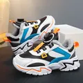 Gefütterte Jungen-Sneaker für den Winter mit Drehverschluss und blauen Akzenten - Schwarz Orange Blumen