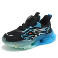 Atmungsaktive Jungen-Laufschuhe mit bequemem Drehverschluss in Schwarz und Blau - Hellblau Mittelblau
