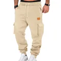 Primer plano de pantalones cargo caqui para hombre con múltiples bolsillos grandes - Albaricoque