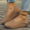 Mocasines marrones con plataforma e intrincados motivos florales calados estilo étnico - Marrón