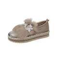 Damen-Slipper mit Strass-Schmetterling, dicker Sohle und Kunstpelzbesatz in Braunton - Hellbraun