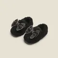 Zapatos de peluche negro para niñas pequeñas con lazo dorado para el invierno interior - Longitud Interior 14.0cm (Talla 22) / Estilo Decorado con Lazo (M22MBX2608) / Negro