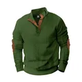 Sudadera de hombre verde jacquard con cuello alto, coderas marrones y media tapeta de botones. - Verde Militar