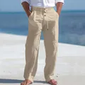 Dettaglio dei pantaloni da spiaggia in lino da uomo con coulisse e bottoni decorativi - Cachi