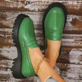 Stylische grüne Retro-Lackleder-Loafer mit dicker Plateausohle und Profilsohle - Grün