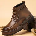 Stivali Martin classici da uomo in pelle marrone con suola spessa e stile vintage-workwear - Marrone Non Foderato