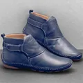 Detailweergave van dames enkellaarsjes van blauw zacht leer met witte stiksels - 35 / Blauw