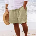 Vue détaillée d'un short de plage respirant en coton et lin kaki pour homme avec cordon - Kaki