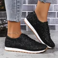 Λεπτομερής πλάγια όψη γυναικείων μαύρων sneakers με γκλίτερ, κορδόνια και σόλα καουτσούκ. - 36 / Μαύρο