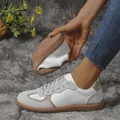 Flexibele zachte zool van retro GAT-sneakers voor dames die de buigzaamheid bewijst. - Khaki
