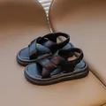 Eleganti sandali neri con plateau dotati di cinturini incrociati e cinturino elastico - Nero