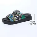 Bunte Plateau-Sandalen mit Schlangenmuster, Metall-Schnallen und 4cm hohem Absatz - Schlangenprint