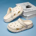 Sabot comodi e leggeri per bambini in beige con suola morbida antiscivolo e cinturino. - Bianco avorio