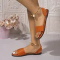 Sandales plates orange à la mode avec détail élégant de bride de cheville en perles dorées - 35 / Orange