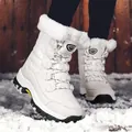 Stivali da neve bianchi da donna con calda fodera in pelliccia per l'esterno in inverno - Bianco