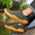 Lichtgewicht olijfgroene barefoot wandelschoenen voor heren met brede neus en gumzool. - 39 / Legergroen