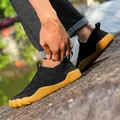 Lichtgewicht barefoot wandelschoen met brede teenendoos en ademend gebreid bovenwerk. - 39 / Zwart