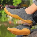 Lichtgewicht grijze Flyknit barefoot wandelschoenen met brede neus en flexibele gummizool - 39 / Grijs