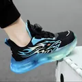 Dettaglio di scarpe sportive da ragazzo con sistema di allacciatura rotante e suola blu - 28 / Stile Doppia Mesh Primavera Autunno / Nero & Blu Reale