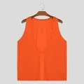 Camiseta de tirantes naranja vibrante para hombre con cuello en V profundo para verano. - Naranja