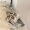 Primer plano de zapatos de princesa para niña en color champán con purpurina y lazo - Talla 22 Longitud Interior 14.5cm para Pie 13.5-14cm / Beige