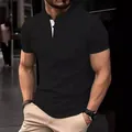 Polo negro de corte entallado para hombre con detalles blancos en el cuello y tapeta - Negro
