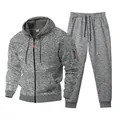 Detalle del chándal gris jaspeado para hombre con sudadera con capucha y pantalones. - S / Top Y Pantalón / Gris claro