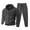 Detalle del conjunto de sudadera con capucha y cremallera y pantalón de chándal para hombre - S / Top Y Pantalón / Gris oscuro