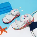 Détail de sandales de plage blanches pour filles avec semelles colorées et décor estival - 26 / Blanc Rouge Prune