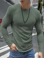 Detailaufnahme von Herren Slim Fit Waffelstrick Langarmshirt in olivgrüner Farbe - Armeegrün
