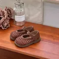 Vista detallada de elegantes zapatos merceditas trenzados marrón para niñas pequeñas. - Talla 18 (Longitud interior 13,5 cm, adecuada para pies de 12,5 a 13 cm) / Amarillo